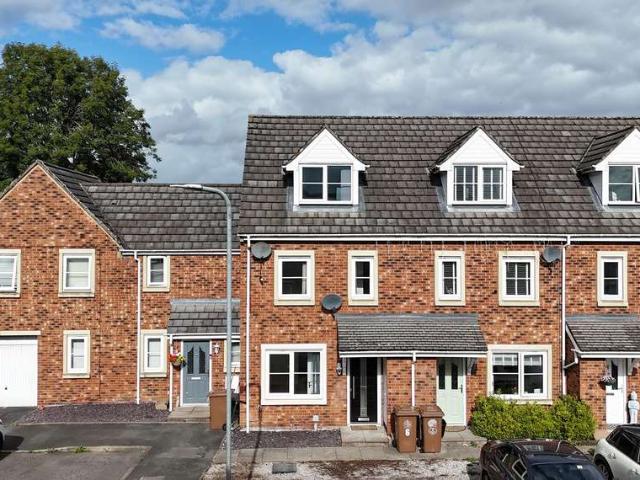 3 Bedroom Town House