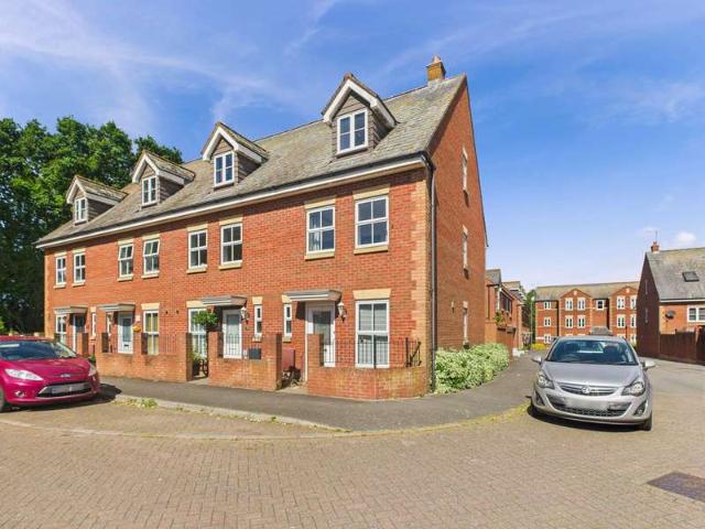 3 Bedroom Town House