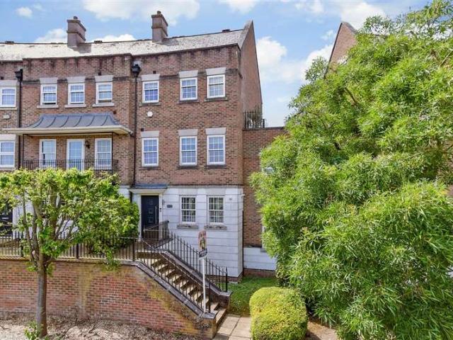 3 Bedroom Town House