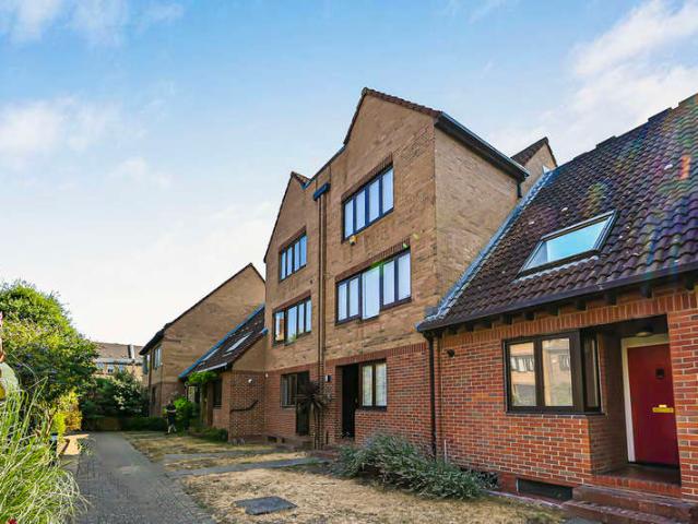 3 Bedroom Town House