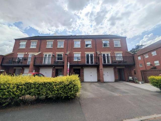 3 Bedroom Town House