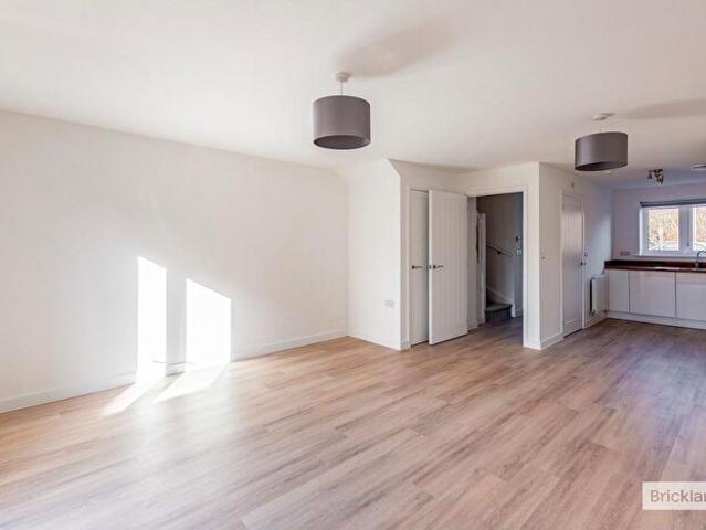 3 Bedroom Town House To Rent In Carnelian Avenue, Wellingborough, Northamptonshire, NN8