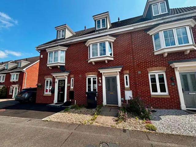 3 Bedroom Town House To Rent In Chaytor Drive, Nuneaton, CV10