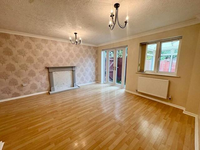 3 Bedroom Town House To Rent In Regal Close, Tamworth, Staffordshire, B77