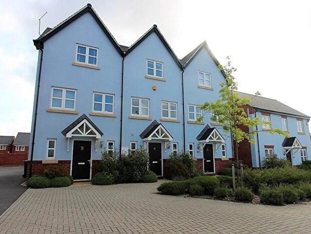 3 Bedroom Town House To Rent In Tutbury Avenue, Littleover, Derby, DE23