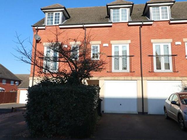 3 Bedroom Town House To Rent In Threadcutters Way, Shepshed, LE12