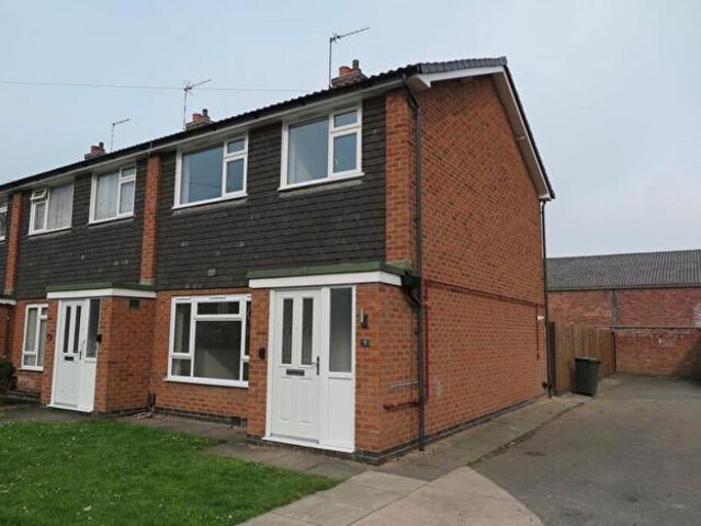 3 Bedroom Town House To Rent In Thurcaston Road, Leicester, LE4