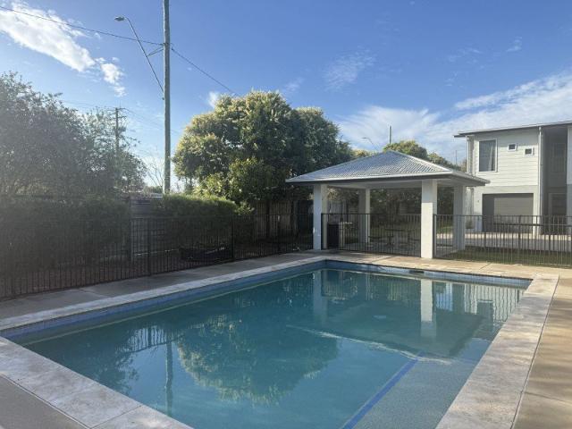 3 bedroom Town house with air con and pool in complex, close to all amenities