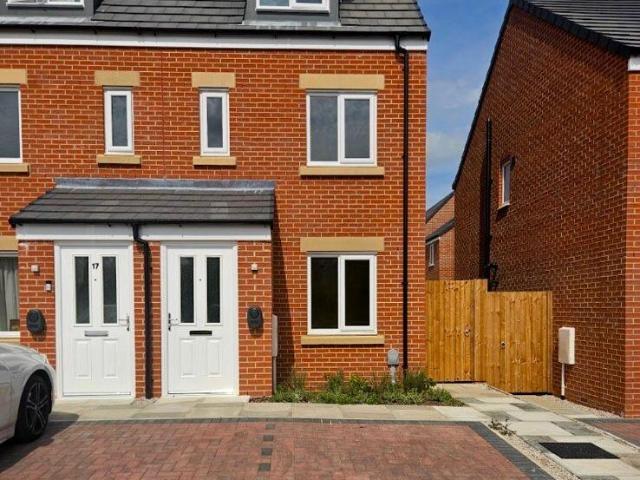 3 bedroom town house for rent in 19 Croston Way, Hesketh Bank, Lancashire PR4, PR4