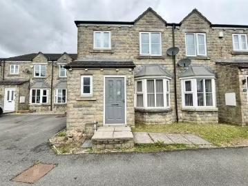 3 bedroom town house for rent in West Dean Close, Queensbury.