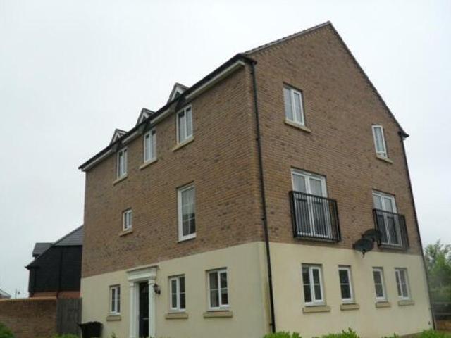 3 Bedroom Town House For Rent In Bourne