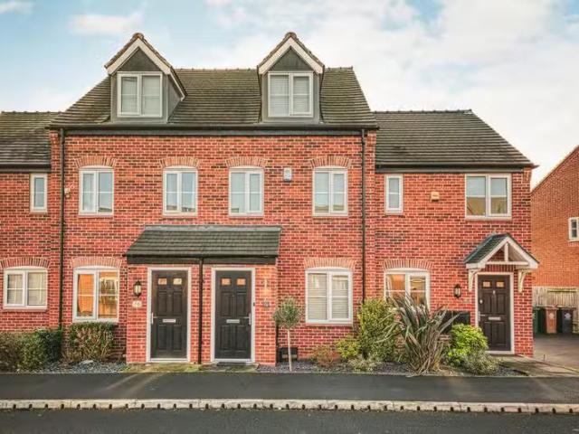 3 bedroom town house for rent in Chilham Way, Boulton Moor, De.