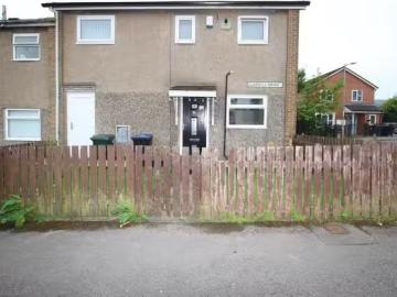 3 bedroom town house for rent in Clay Hill Drive, Wyke, Bradfo.