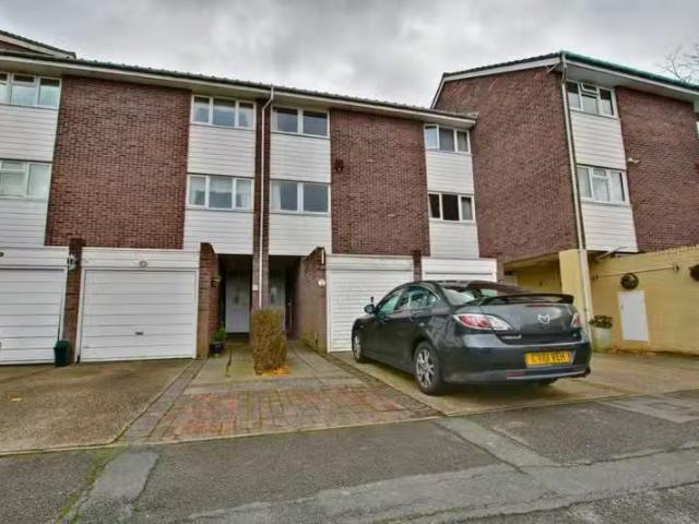 3 bedroom town house for rent in Invicta Close, Chislehurst, K.