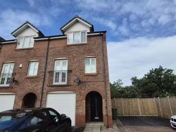 3 bedroom town house for rent in Patterson Hill Close, Working.
