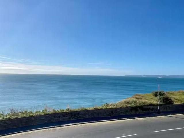 3 bedroom town house for rent in Southbourne Overcliff Drive.