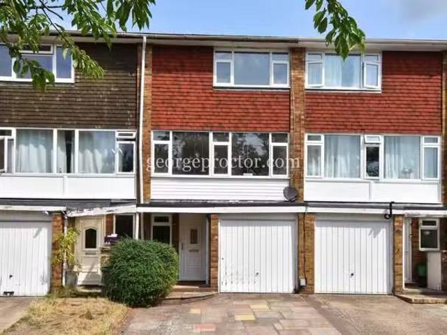 3 bedroom town house for rent in Southlands Grove, Bickley, BR1