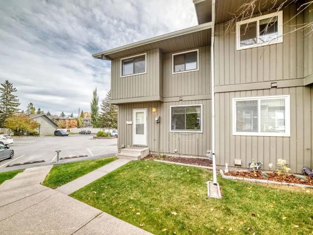 3 Bedroom Townhome with Fenced Backyard — 3 Bedrooms Townhouse