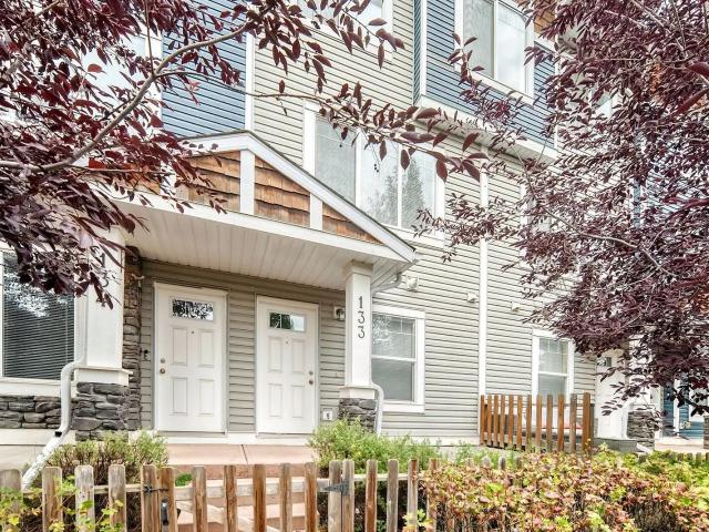 3 Bedroom Townhome with Office/Den | King’s Heights