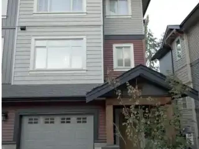 3 Bedroom Townhouse Maple Ridge BC 105337612
