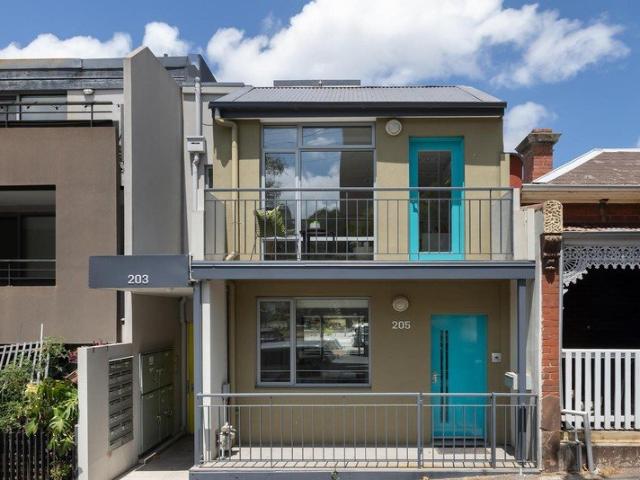 3 bedroom townhouse marvelously located