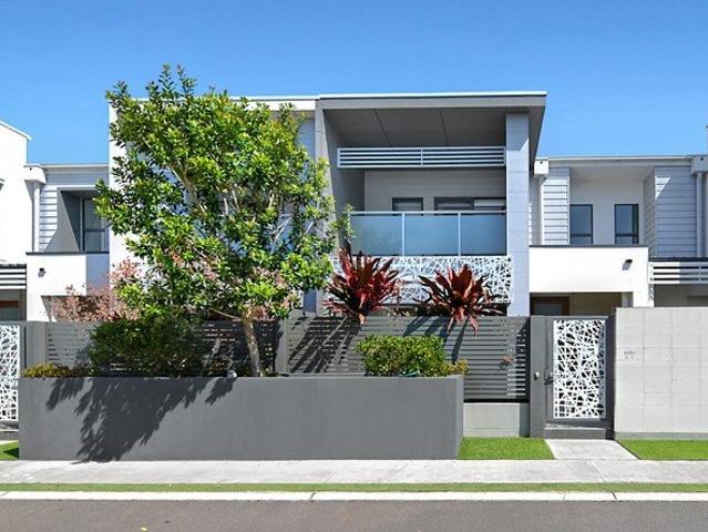 Fully Furnished 3 bedroom townhouse + media room surrounded by parkland!