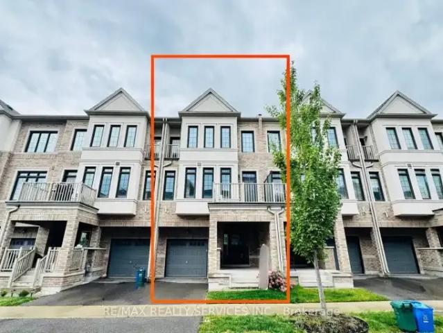 3 Bedroom Townhouse Milton ON 104888875