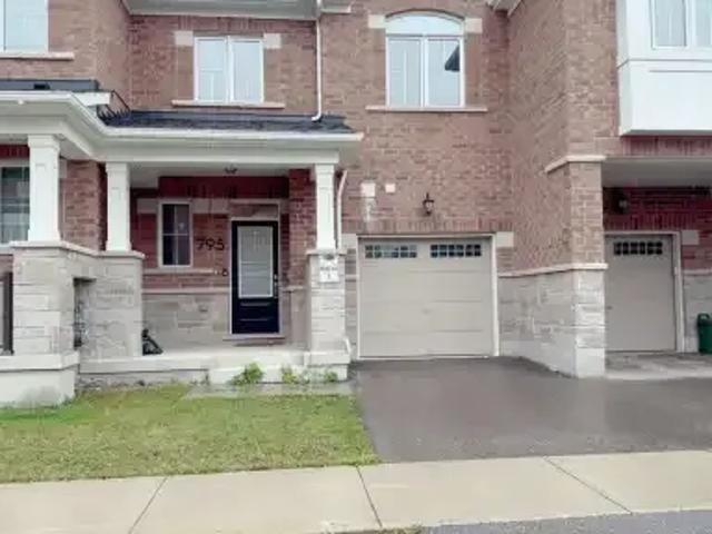 3 Bedroom Townhouse Milton ON 105235077