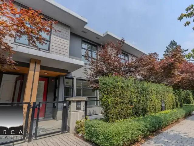 3 Bedroom Townhouse North Vancouver BC 105023262