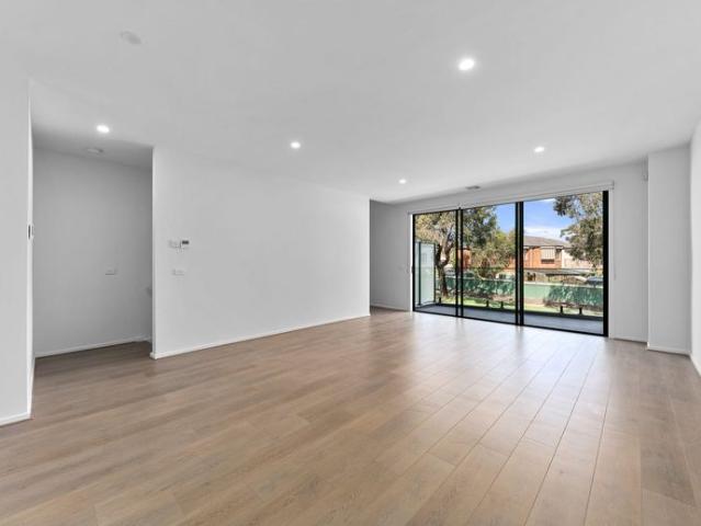 3 bedroom townhouse not to be missed!
