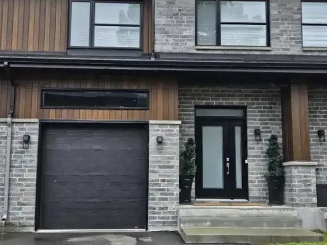 3 Bedroom Townhouse Notre QC 105435182