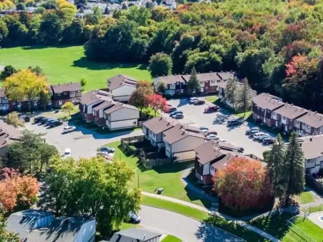3 Bedroom Townhouse Ottawa ON 103694529