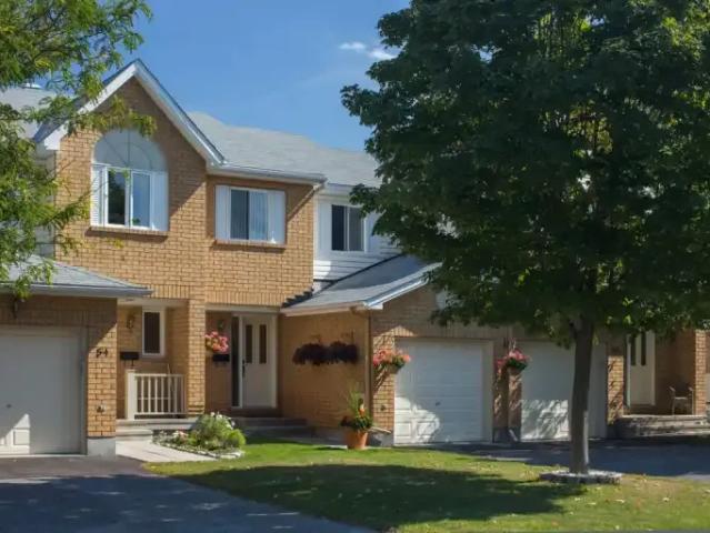 3 Bedroom Townhouse Ottawa ON 103878970