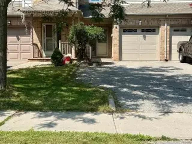 3 Bedroom Townhouse Oakville ON 104362892