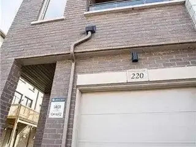 3 Bedroom Townhouse Oakville ON 104957719
