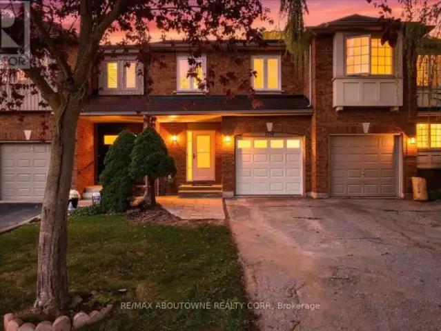 3 Bedroom Townhouse Oakville ON 105543551