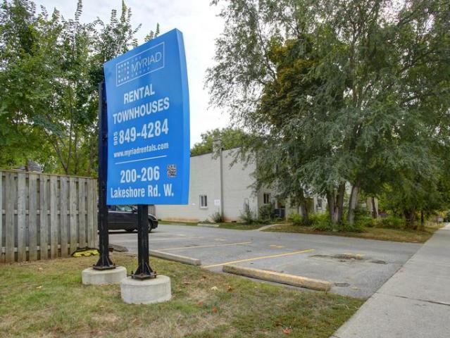 3 Bedroom Townhouse Oakville ON 96585030