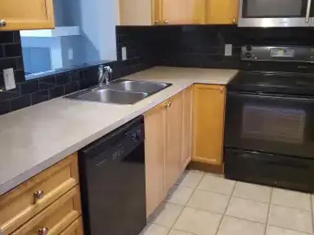 3 Bedroom Townhouse Okotoks AB 106095760