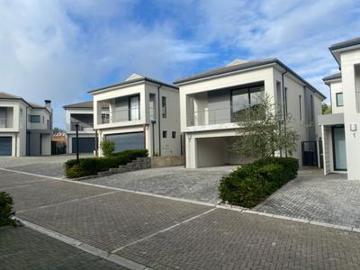 3 bedroom townhouse on the market in.