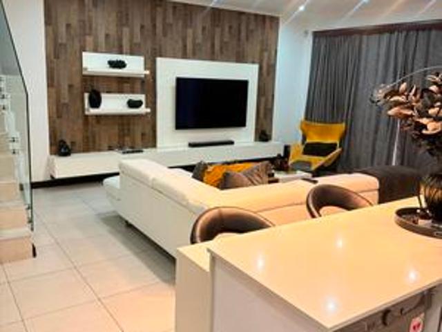 3 bedroom townhouse on the market in.