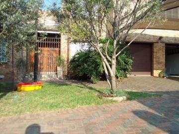 3 bedroom townhouse on the market in.