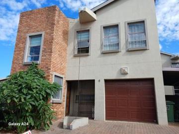 3 bedroom townhouse on the market in.