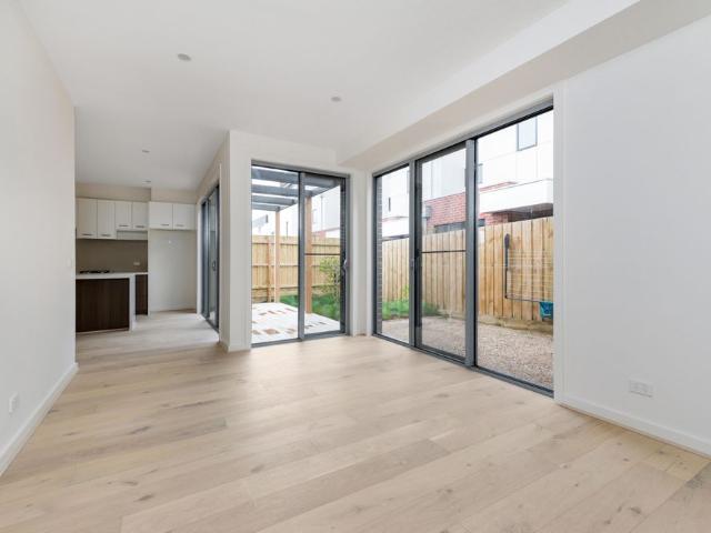 3 Bedroom Townhouse | Opposite Bayswater Primary School | Move in Ready