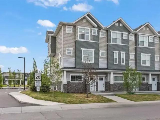 3 Bedroom Townhouse Airdrie AB 103151702