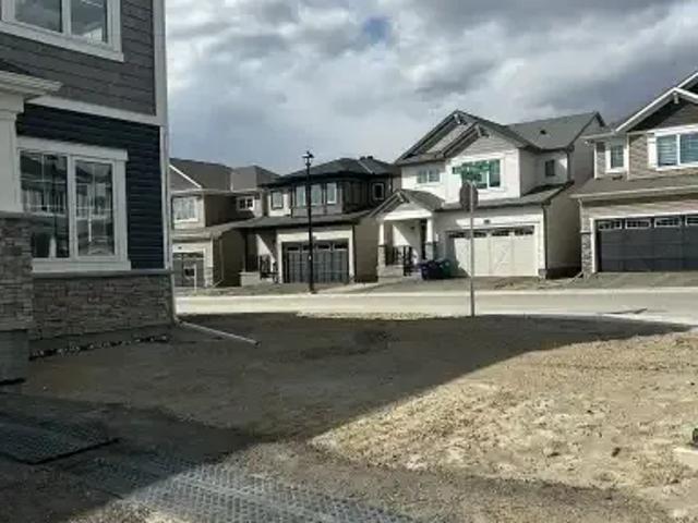 3 Bedroom Townhouse Airdrie AB LS102951775
