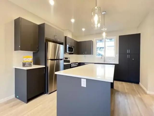3 Bedroom Townhouse Airdrie AB LS103179124