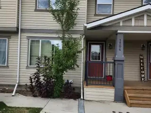 3 Bedroom Townhouse Airdrie AB LS104940733