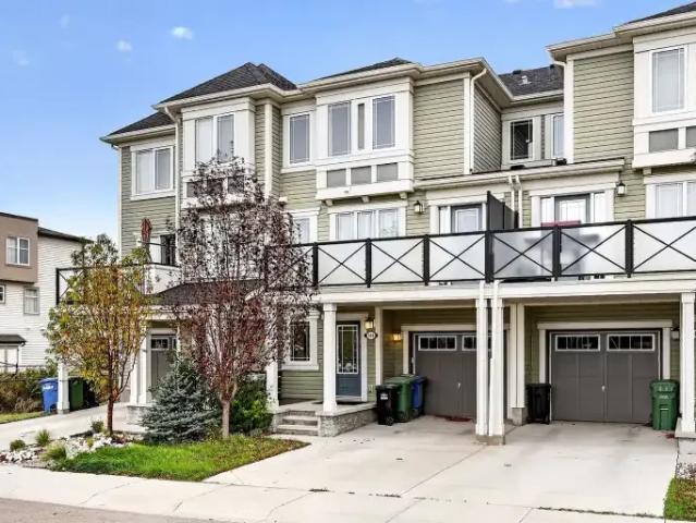 3 Bedroom Townhouse Airdrie AB LS105755642