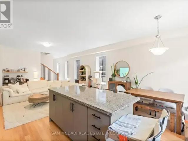 3 Bedroom Townhouse Burlington ON 105135683