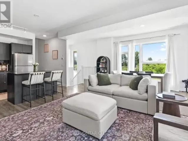 3 Bedroom Townhouse Burlington ON 105526214